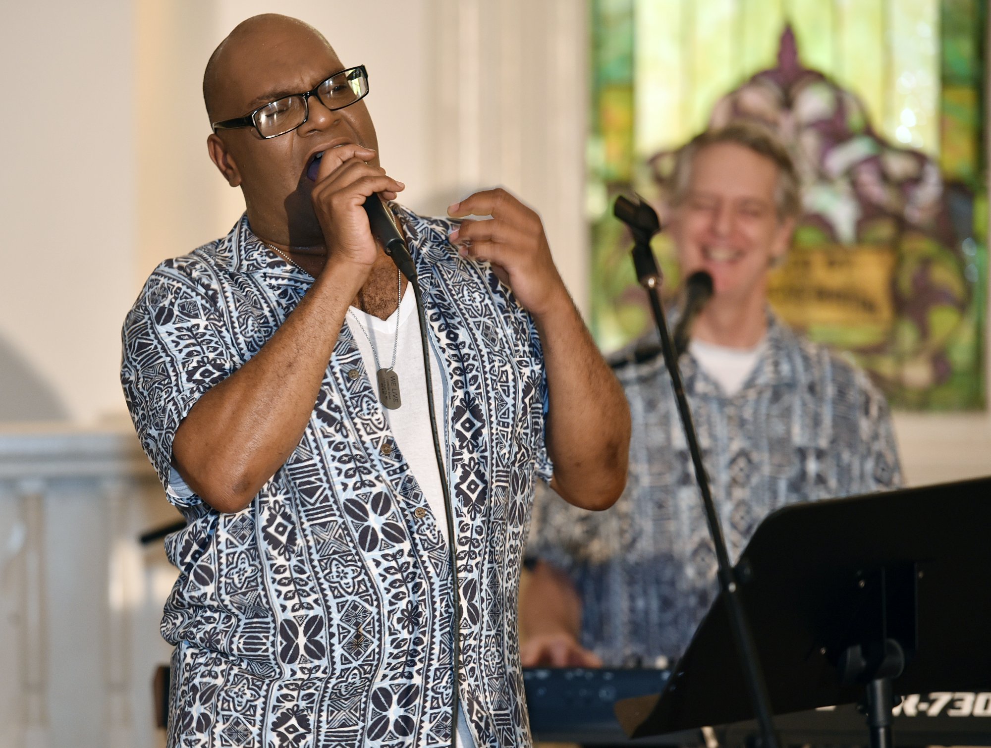 Jason Hackner performing